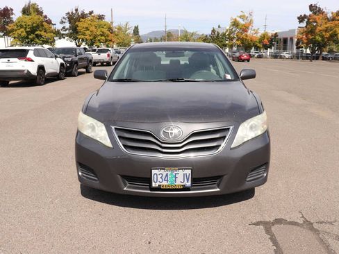 Used 2011 Toyota Camry LE FWD image 2