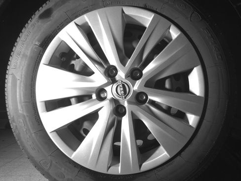 Used 2025 Nissan Sentra S FWD image 15