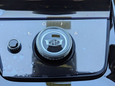 New 2025 Cadillac Escalade Sport Platinum w/ LPO, ONYX Package image 38