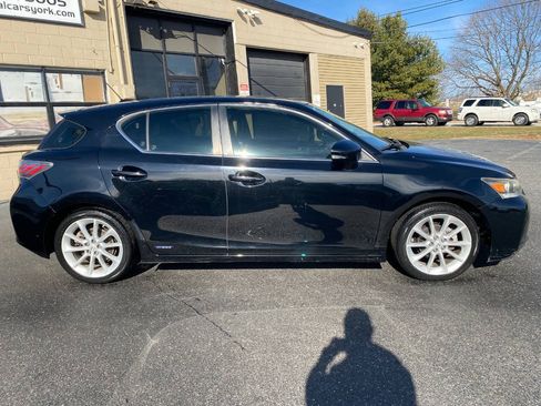 Used 2013 Lexus CT 200h w/ Premium Pkg w/Navigation FWD image 2