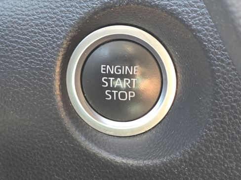 Used 2022 Toyota Corolla Cross LE image 9