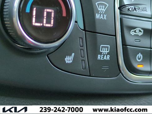 Used 2021 Chevrolet Traverse LT image 23