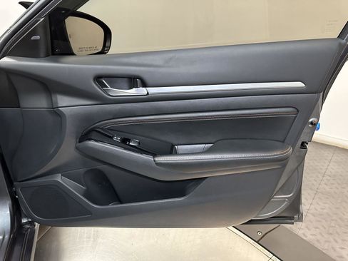 Used 2023 Nissan Altima 2.0 SR image 37