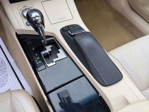 Used 2015 Lexus ES 300h w/ Navigation System Package FWD image 19