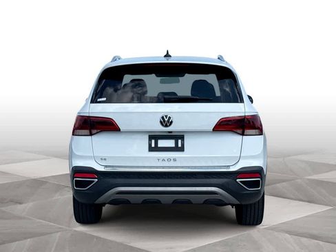 Used 2022 Volkswagen Taos SE w/ Panoramic Sunroof Package image 7