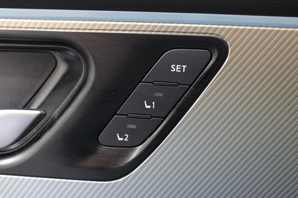 Used 2025 Nissan Murano SL AWD/4WD image 19
