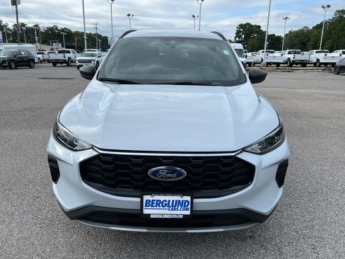 Used 2025 Ford Escape ST-Line AWD/4WD image 2