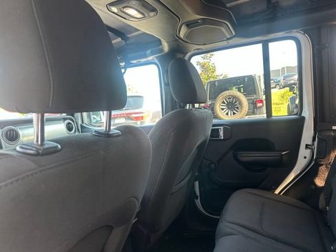 Used 2018 Jeep Wrangler Unlimited Sport AWD/4WD image 15