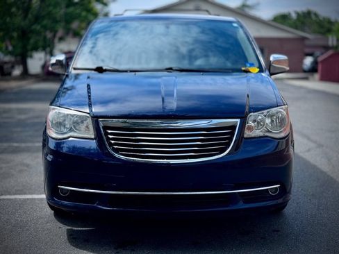 Used 2015 Chrysler Town & Country Touring-L w/ Driver Convenience Group FWD image 2