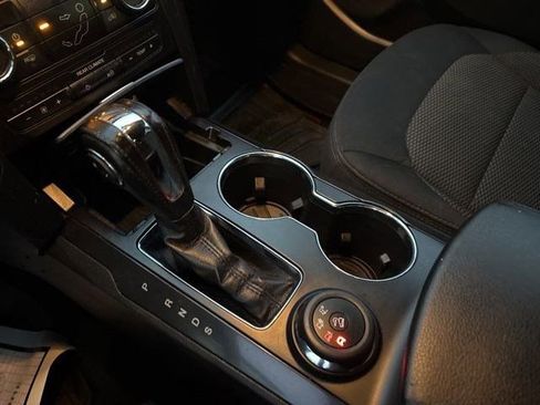 Used 2018 Ford Explorer XLT image 26