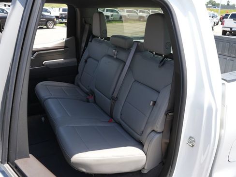 Used 2026 GMC Sierra 1500 SLT AWD/4WD image 18