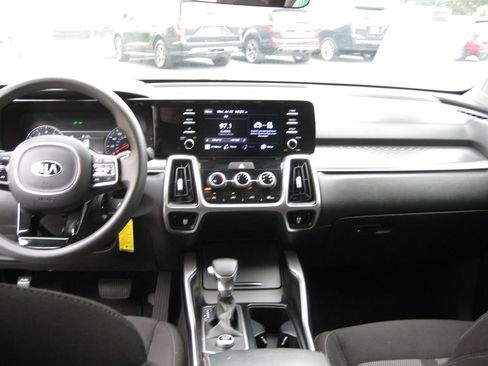Used 2021 Kia Sorento LX FWD image 25