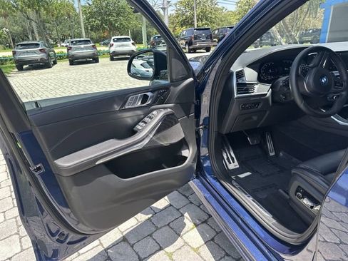 Used 2021 BMW X7 xDrive40i w/ M Sport Package AWD/4WD image 22
