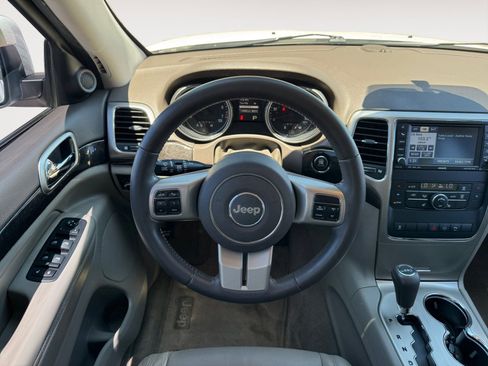Used 2011 Jeep Grand Cherokee Laredo RWD image 12