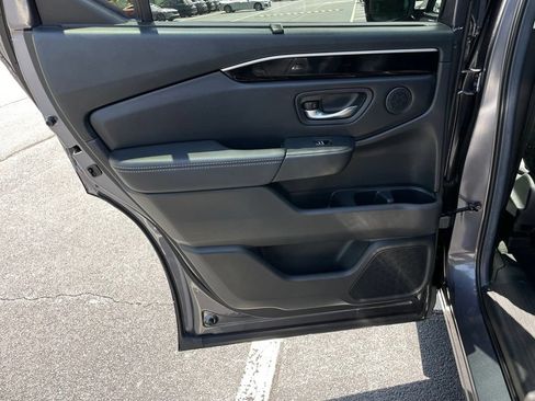 Certified 2024 Honda Pilot Touring image 39