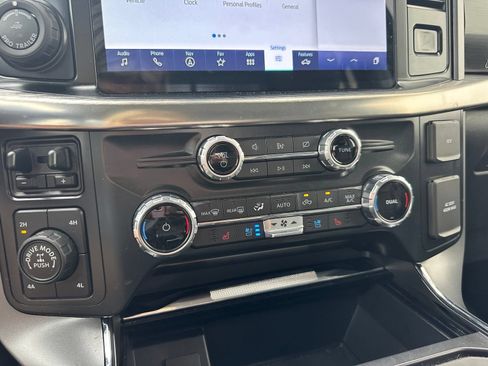 Used 2022 Ford F150 Lariat w/ Trailer Tow Package AWD/4WD image 15