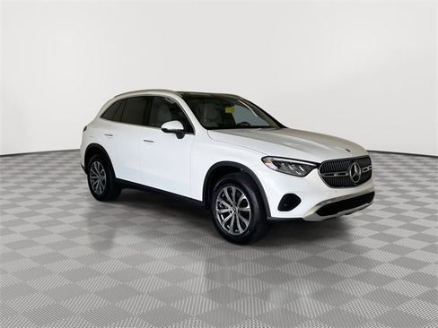 Used 2025 Mercedes-Benz GLC 300 4MATIC image 13