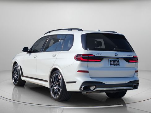 Used 2025 BMW X7 xDrive40i w/ M Sport Package AWD/4WD image 3