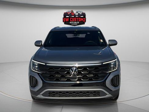 Used 2024 Volkswagen Atlas Cross Sport SE image 2