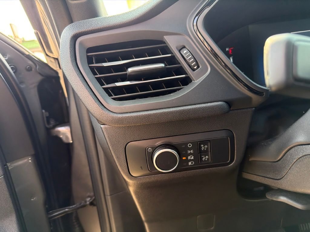 Used 2025 Ford Escape ST-Line AWD/4WD image 17