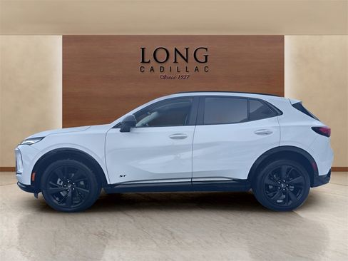 Used 2025 Buick Envision Sport Touring image 2