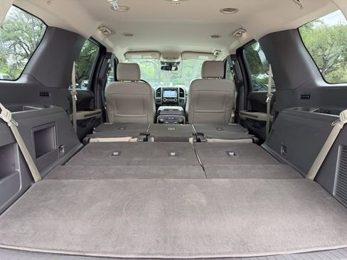 Used 2019 Ford Expedition XLT w/ Equipment Group 202A AWD/4WD image 22