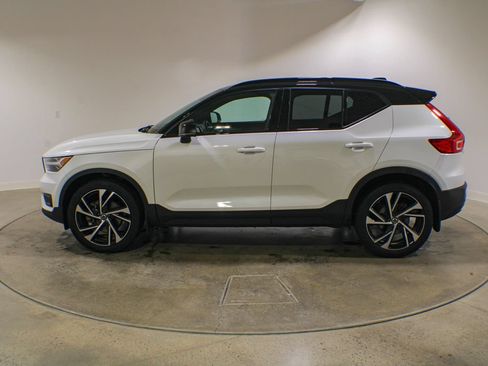 Used 2022 Volvo XC40 T5 R-Design w/ Climate Package AWD/4WD image 2