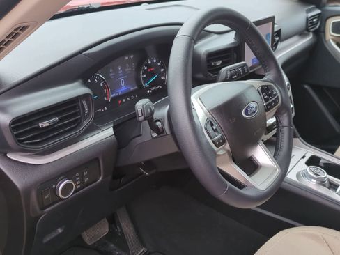 Used 2023 Ford Explorer XLT AWD/4WD image 10