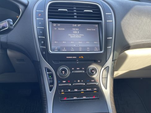 Used 2019 Lincoln Nautilus Select image 25