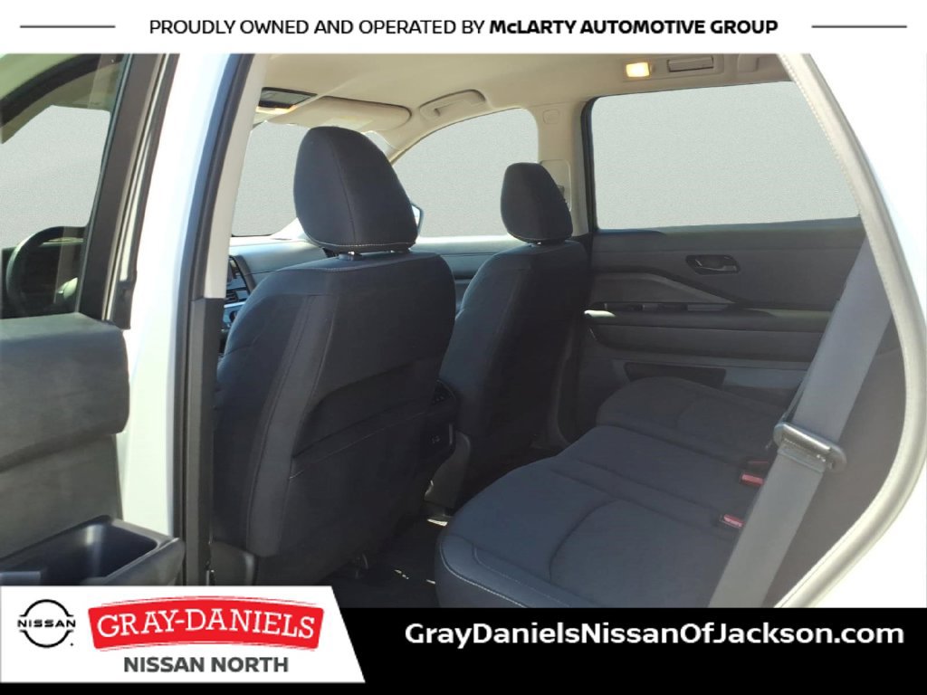 Used 2024 Nissan Pathfinder SV FWD image 27