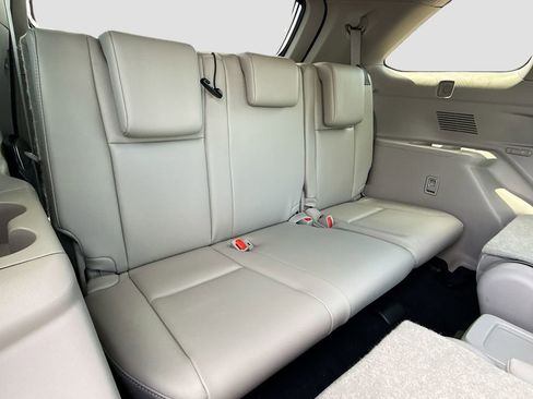 Used 2019 Toyota Highlander XLE FWD image 20