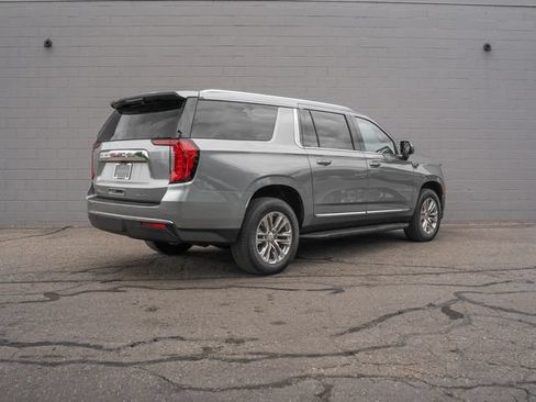 Used 2023 GMC Yukon XL SLT w/ SLT Premium Package AWD/4WD image 7