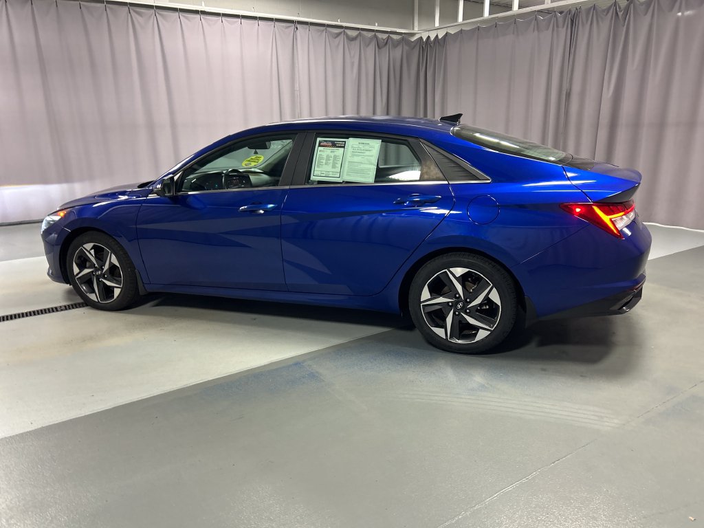 Used 2022 Hyundai Elantra Limited w/ Winter Weather Package FWD image 4