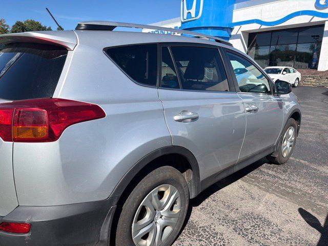 Used 2015 Toyota RAV4 LE AWD/4WD image 4