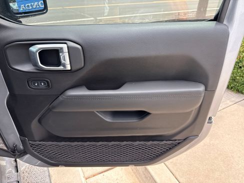 Used 2021 Jeep Wrangler Unlimited Sahara AWD/4WD image 29