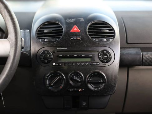 Used 2005 Volkswagen Beetle GL FWD image 28