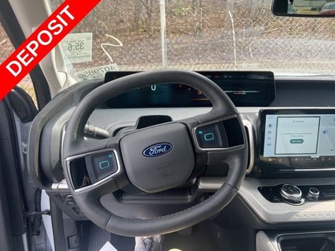 Used 2025 Ford Expedition Active image 8