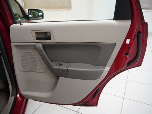 Used 2011 Ford Focus SE FWD image 28