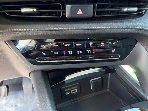 Used 2022 Buick Envision Essence w/ Technology Package I image 23