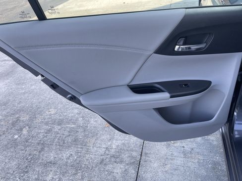 Used 2015 Honda Accord EX image 27