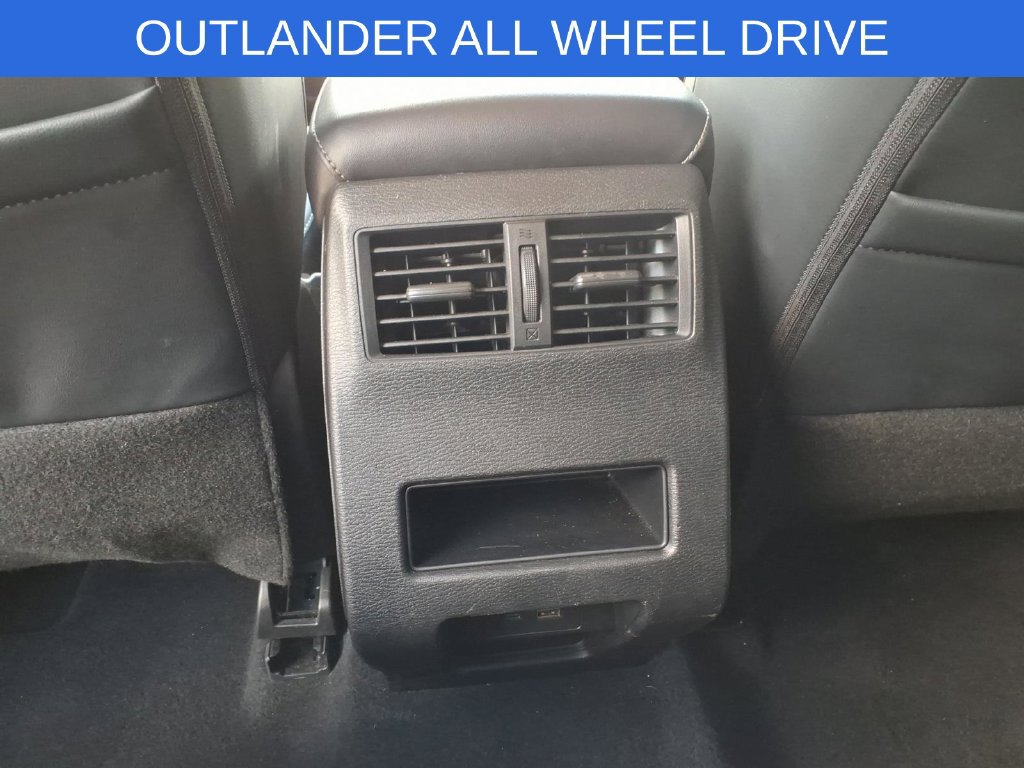 Used 2024 Mitsubishi Outlander SE AWD/4WD image 10