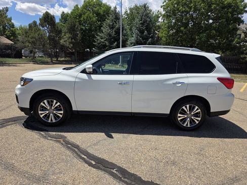Used 2020 Nissan Pathfinder SV AWD/4WD image 2