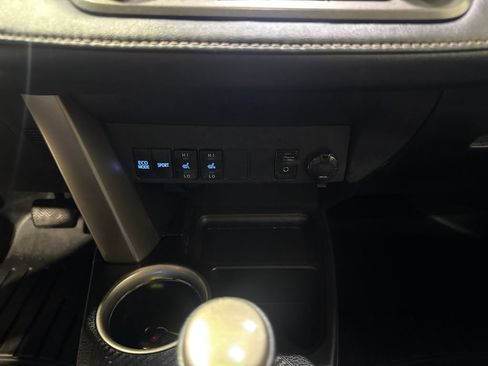 Used 2013 Toyota RAV4 Limited FWD image 17