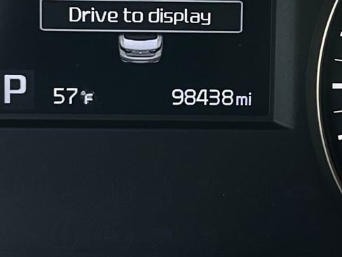 Used 2017 Kia Cadenza Premium w/ Luxury Package image 24