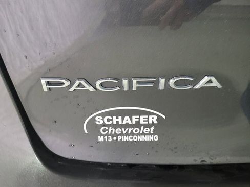 Used 2018 Chrysler Pacifica Touring-L image 62