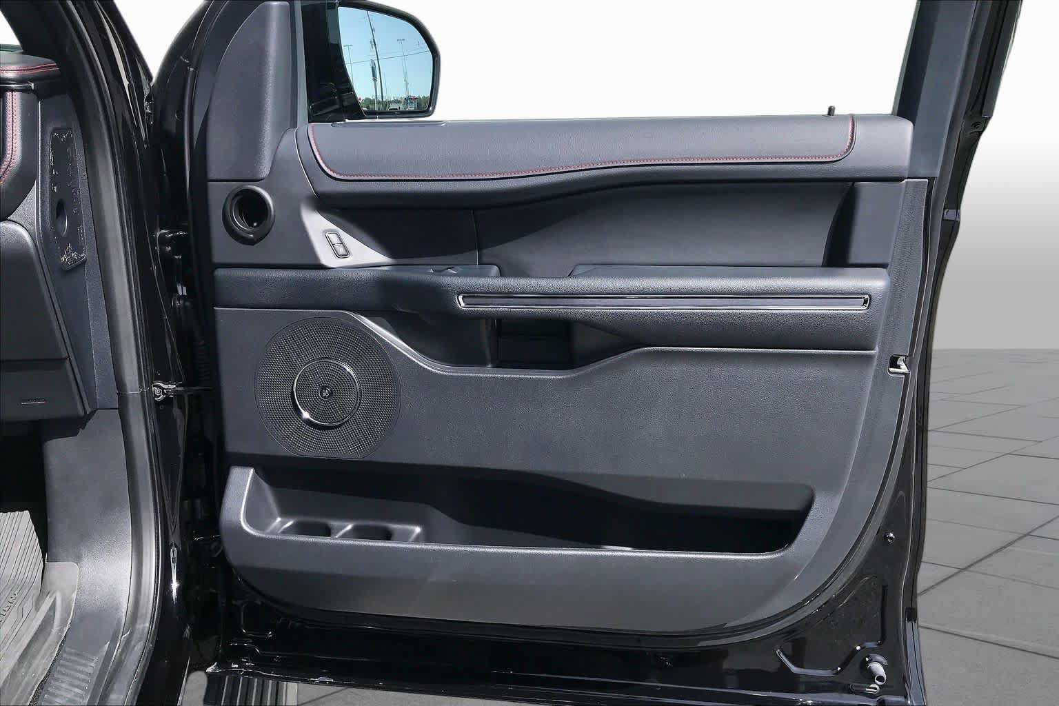 Used 2023 Ford Expedition Limited RWD image 23