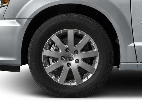 Used 2016 Chrysler Town & Country Touring image 14