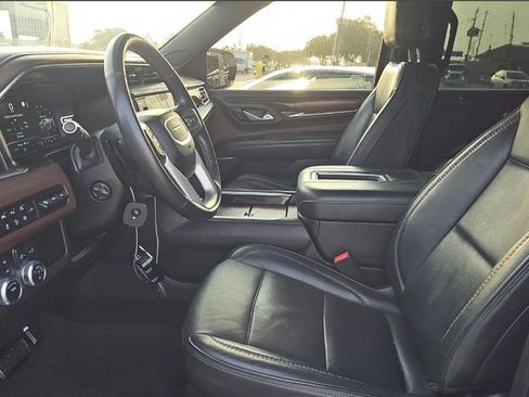 Used 2022 GMC Yukon XL Denali AWD/4WD image 5