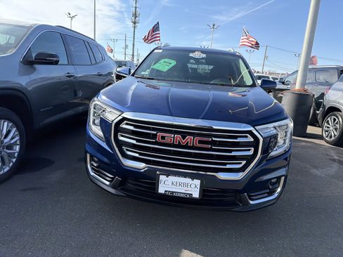 Certified 2022 GMC Terrain SLT image 2
