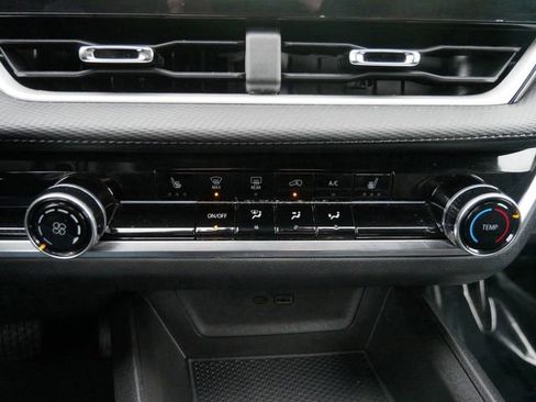 Used 2025 Chevrolet Equinox LT image 20